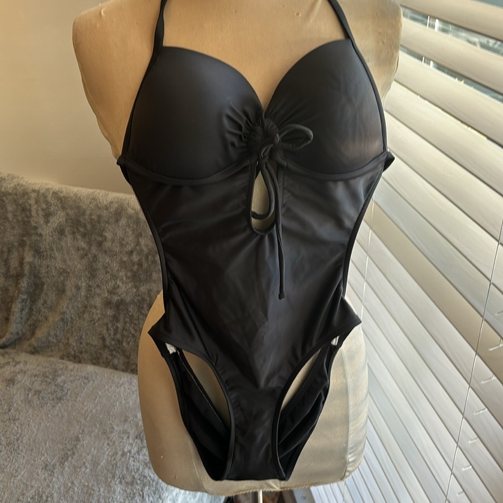 Venus bikini size 6 one piece monoKini New